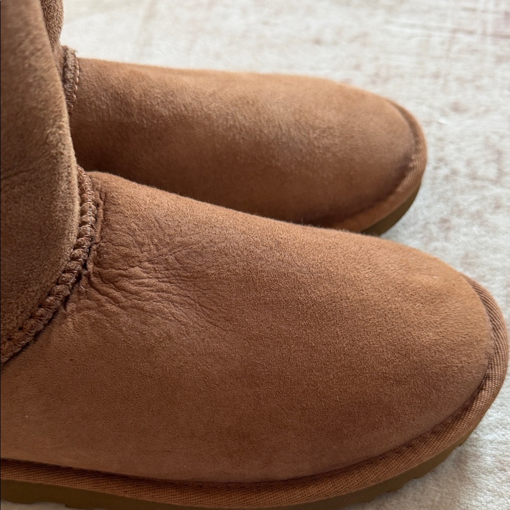 UGG Women's Classic Short II Boots Size 8 - Picture 7 of 9